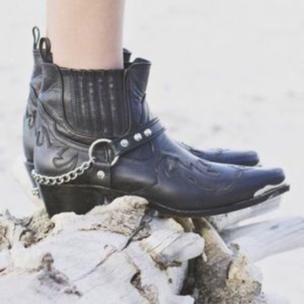 Arnhem Dakota Chain boot